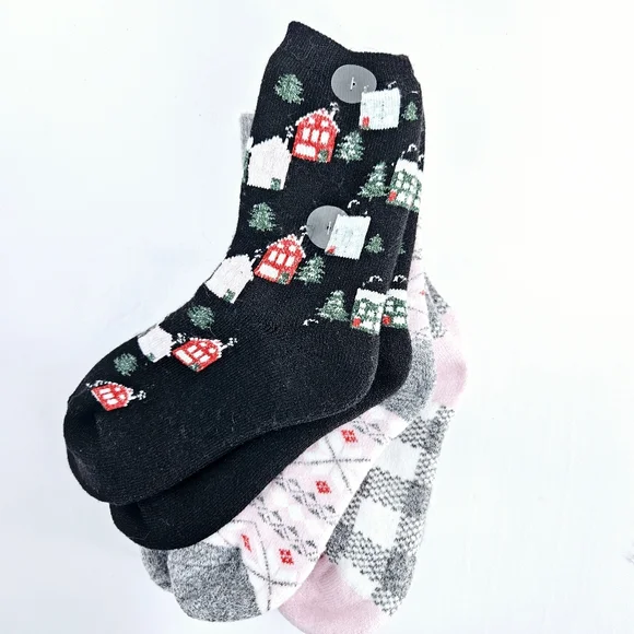 Cuddl Duds 3 pair Holiday Lounge Socks Cushy and Toasty Warm NWT - Picture 2 of 3